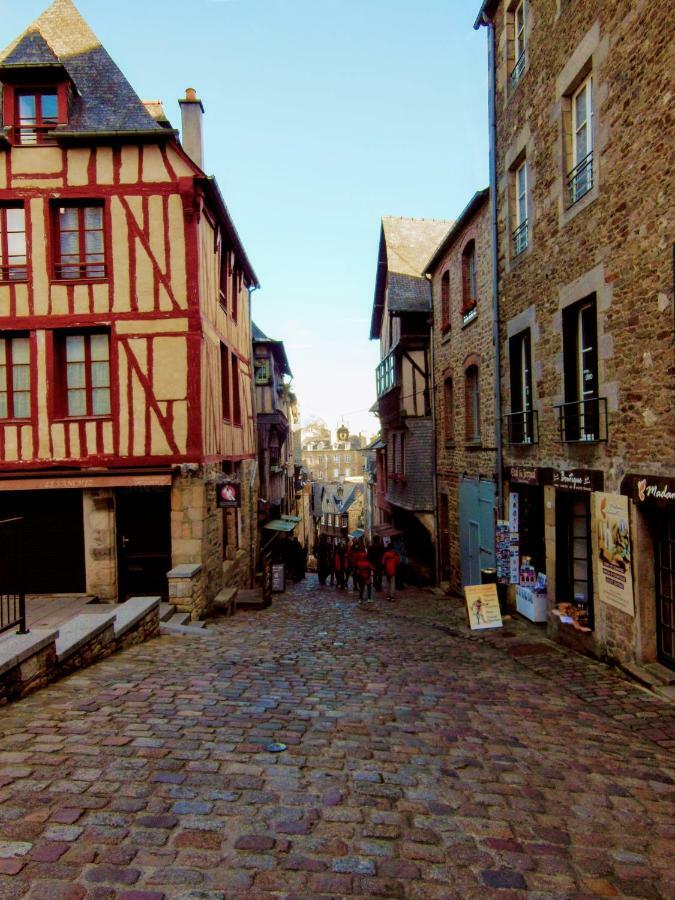 Gate House Lodge Dinan Extérieur photo
