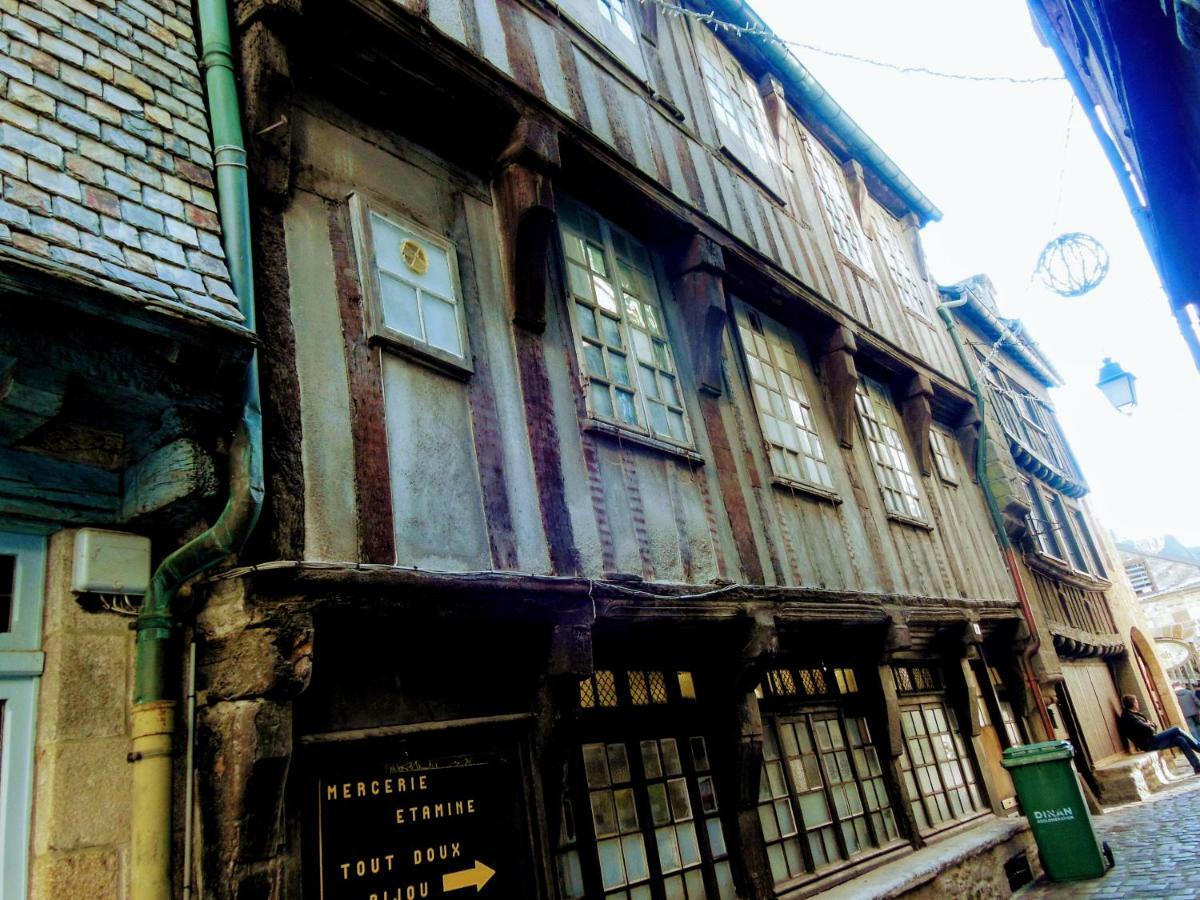 Gate House Lodge Dinan Extérieur photo